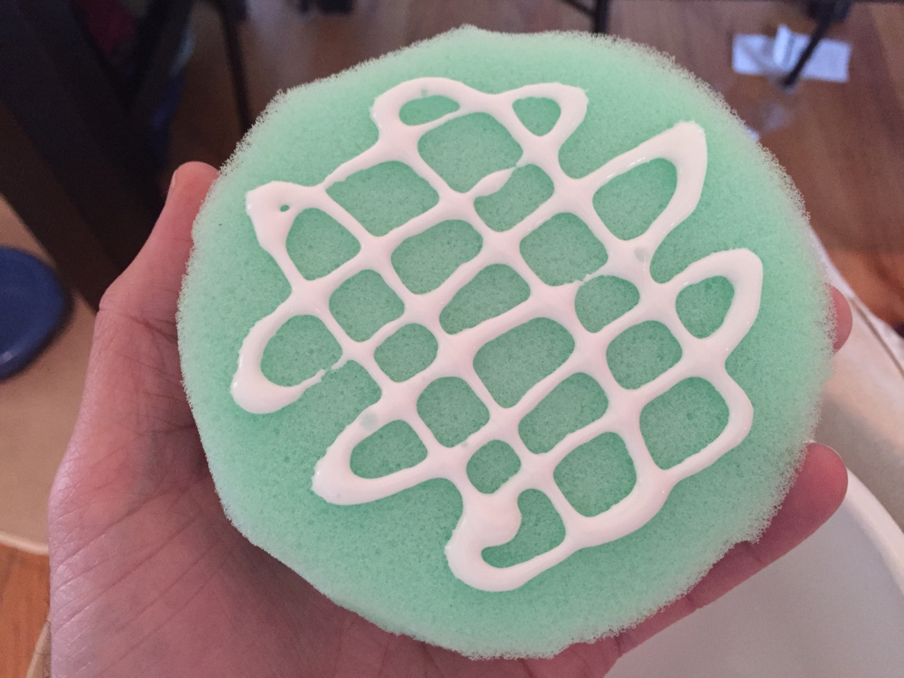 Glue pattern on circular foam cut out